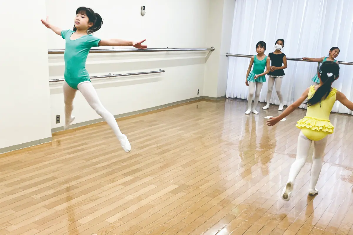 京都のバレエ教室を運営する司延子モダンバレエ(京都・滋賀・大阪・神奈川）教室・スタジオあり